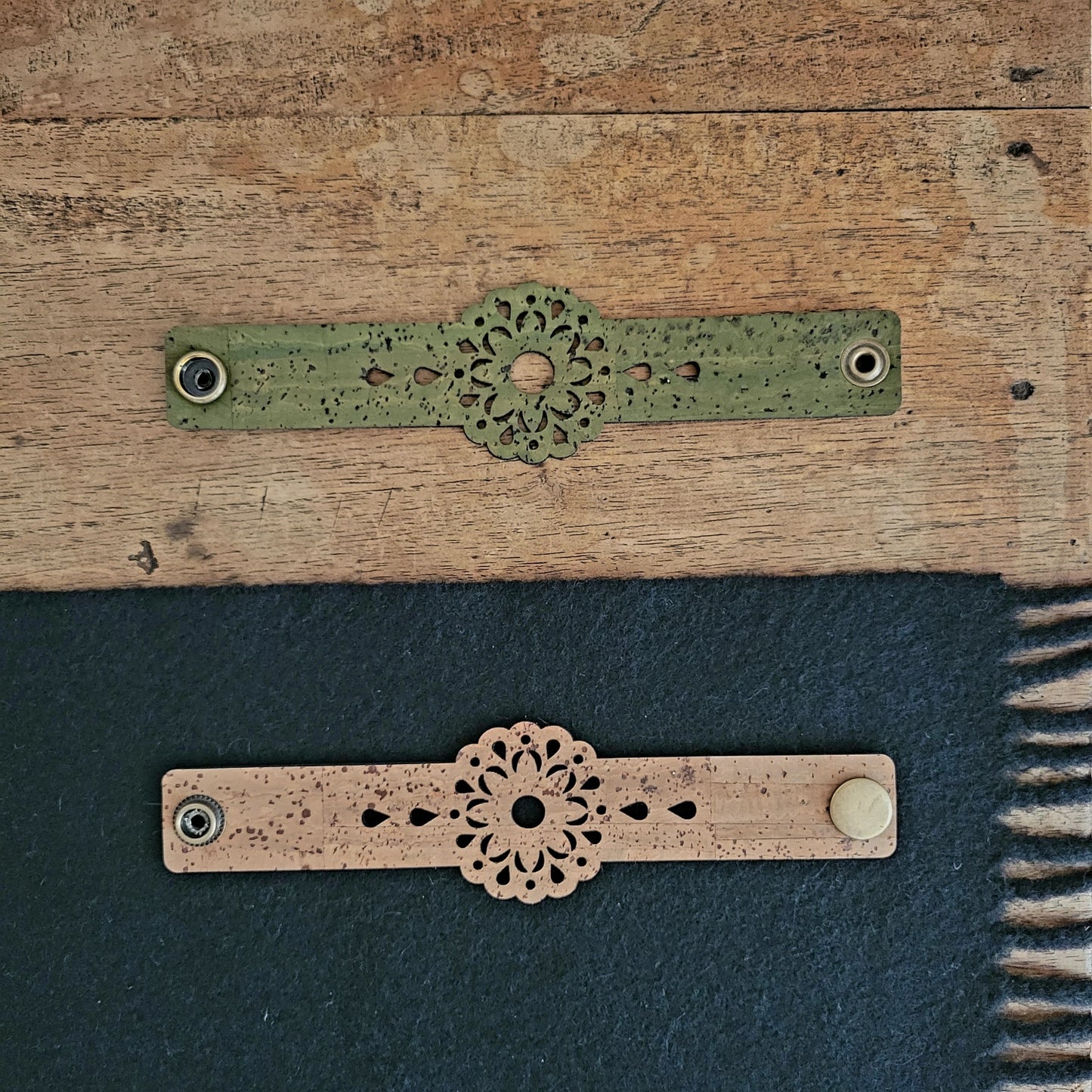 SAVOIE - Attache pour Châle/Foulard en faux suède