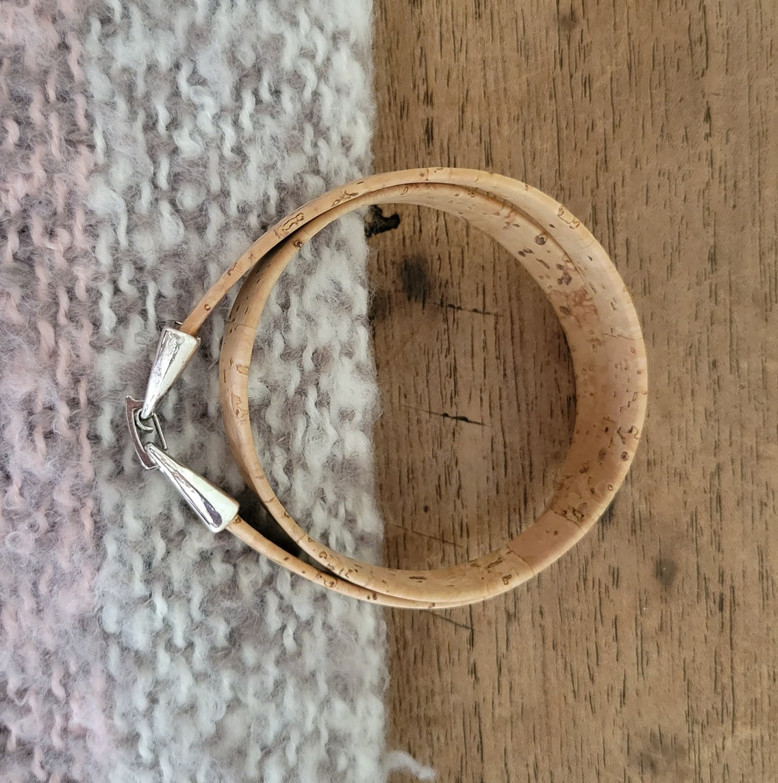 SAVOIE - Attache pour Châle/Foulard en faux suède