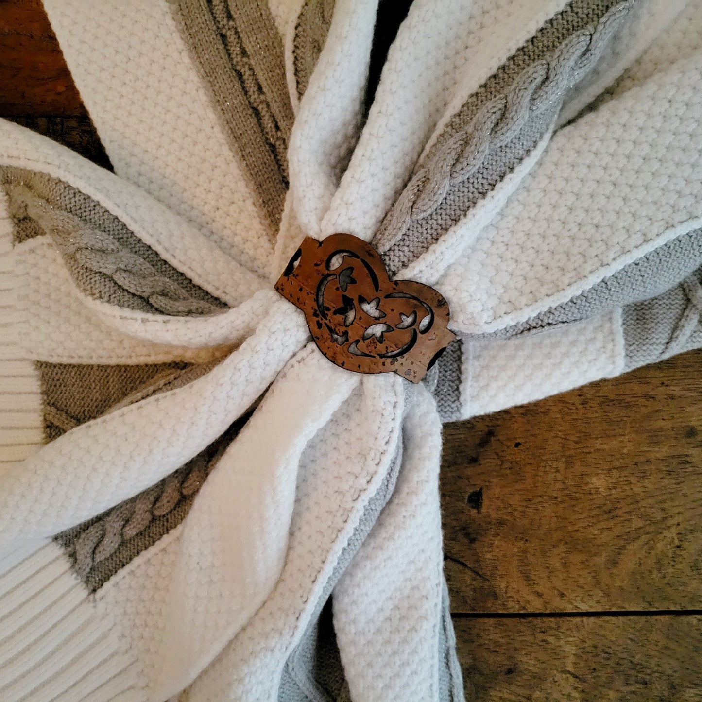 SAVOIE - Attache pour Châle/Foulard en faux suède