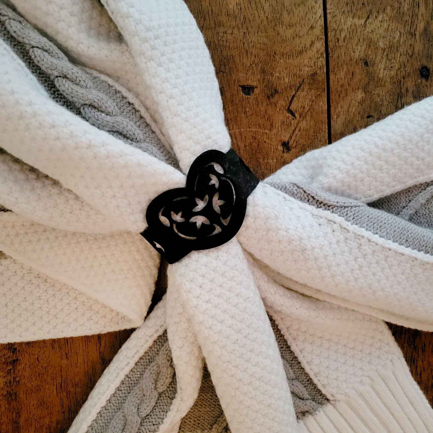 SAVOIE - Attache pour Châle/Foulard en faux suède