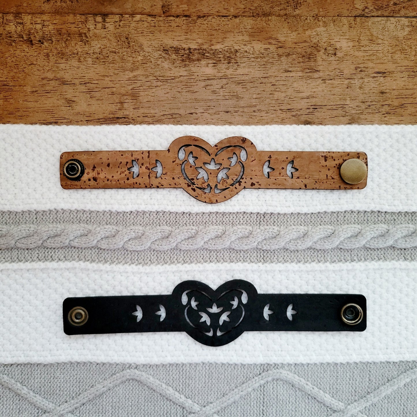 SAVOIE - Attache pour Châle/Foulard en faux suède