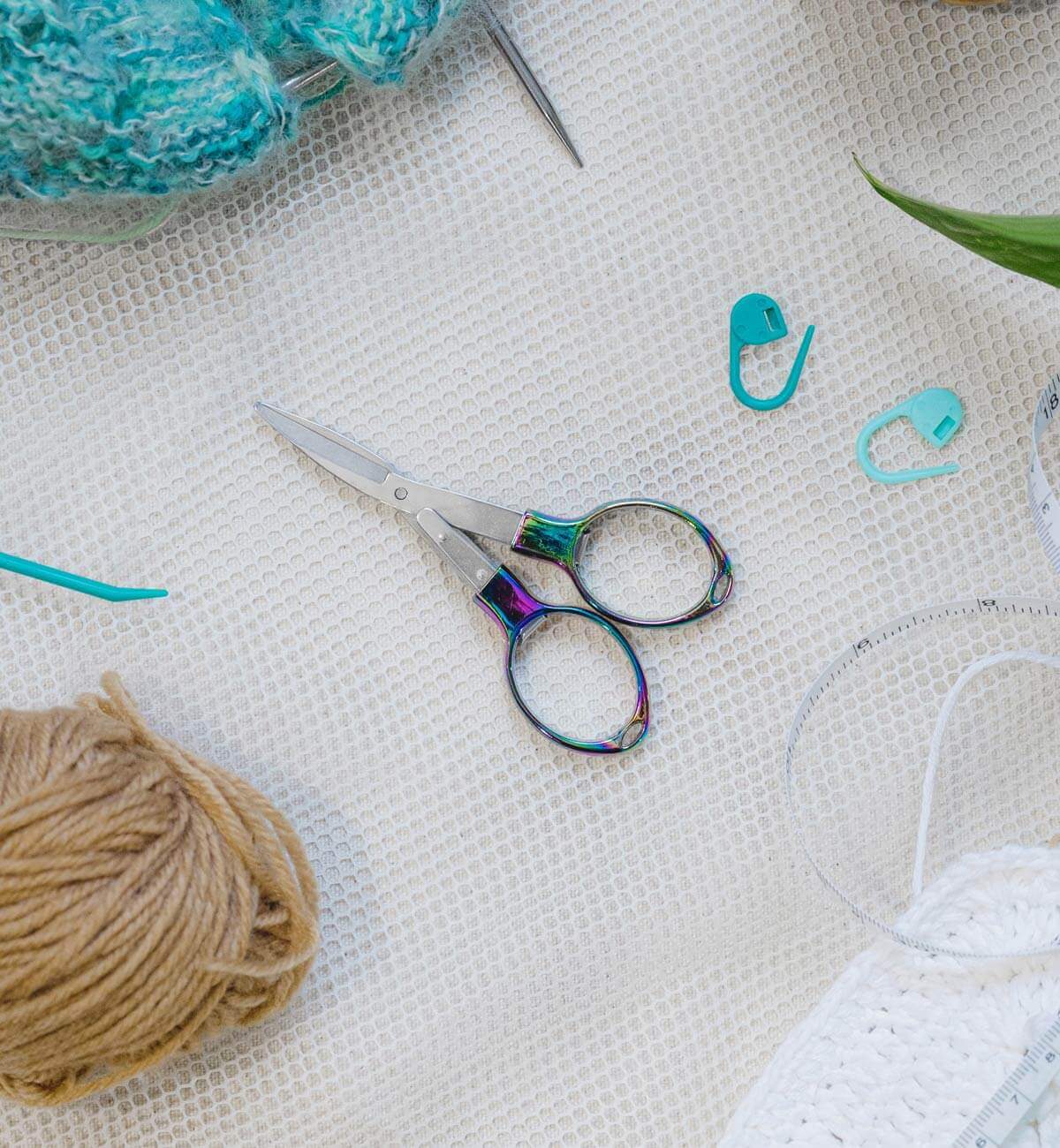 Collection Mindful - Ciseaux pliables dans un étui en tissu
