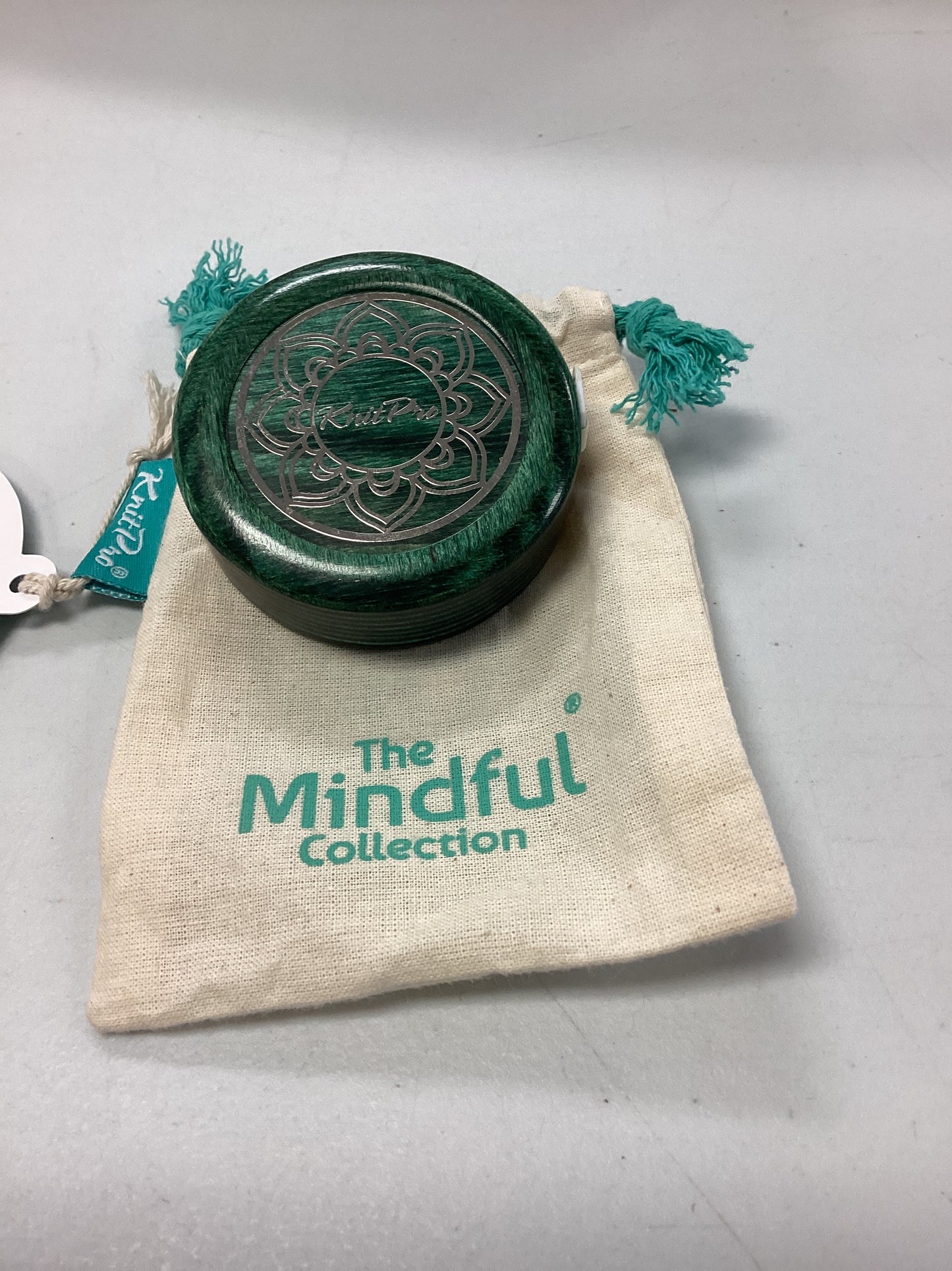 Collection Mindful - Ruban à mesurer rétractable en bois dans sa pochette