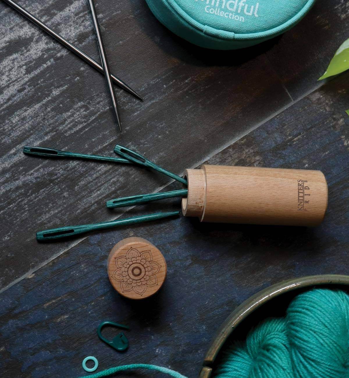 Collection Mindful - Jeu de 4 aiguilles à laine en bois bleu-vert laminé à haute densité